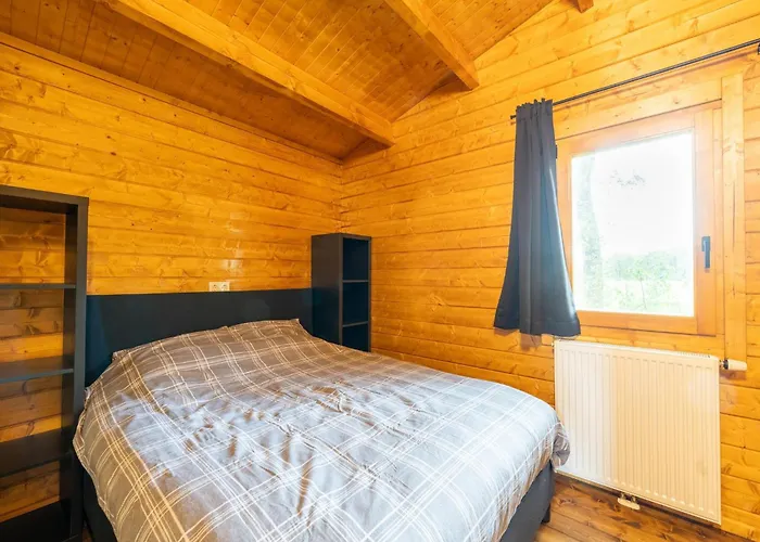 In Brabant Near Nature Reserves Σαλέ *