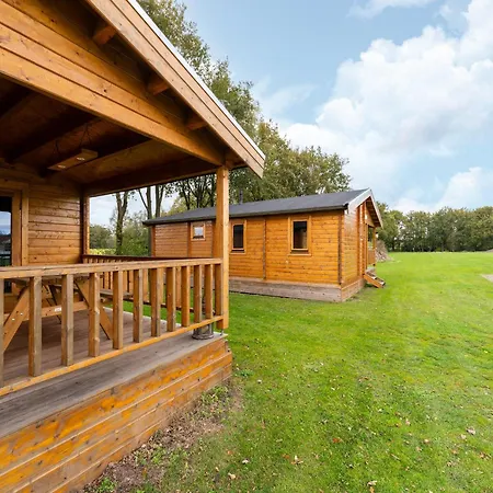 شاليه In Brabant Near Nature Reserves