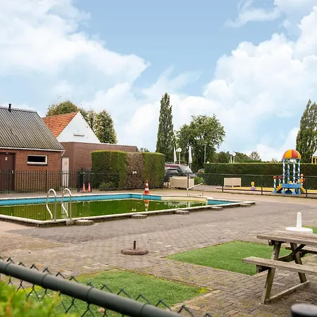 شاليه In Brabant Near Nature Reserves