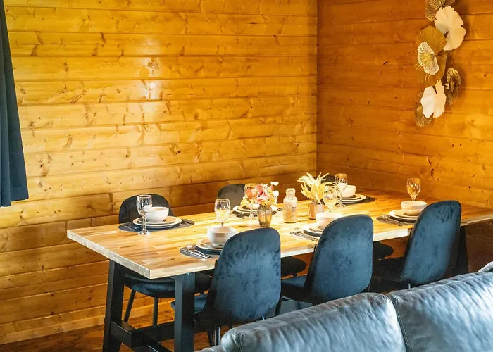 شاليه In Brabant Near Nature Reserves فالْكينسْفارد