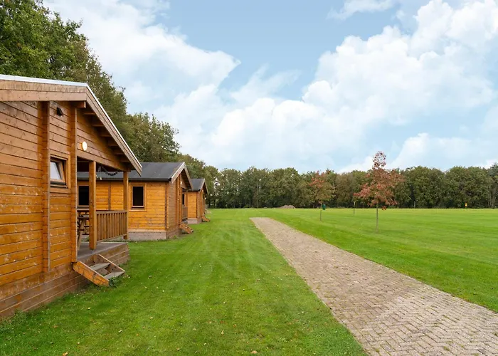 شاليه In Brabant Near Nature Reserves *